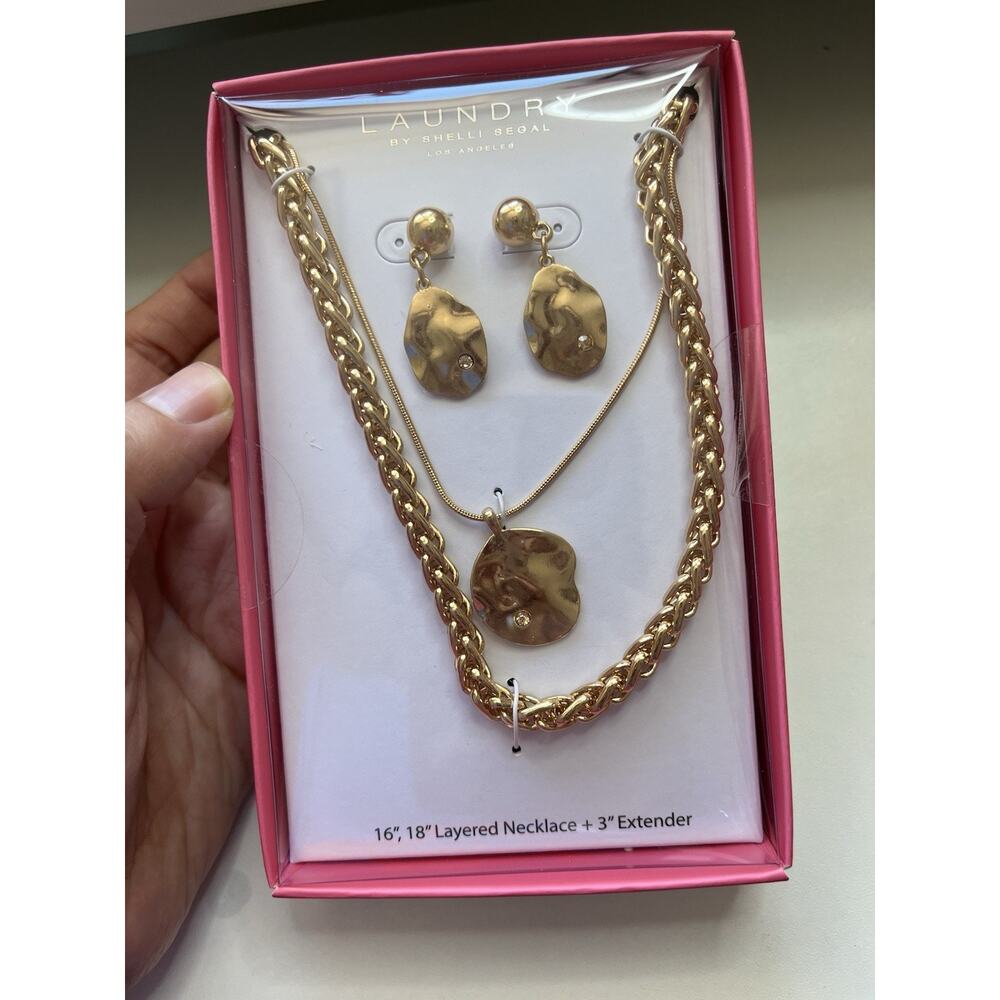 NIB LAUNDRY By Shelli Segal Necklace Earrings Set Gold Tone Ovals